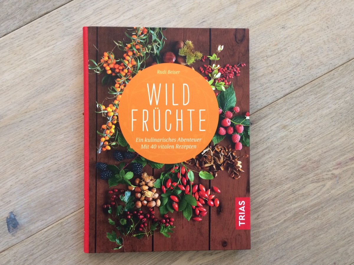 Buchcover Wildfrüchte. Ein kulinarisches Abenteuer mit 40 vitalen Rezepte